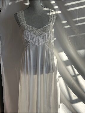 Vintage Barbizon Lace Trim White Slip Nightgown
